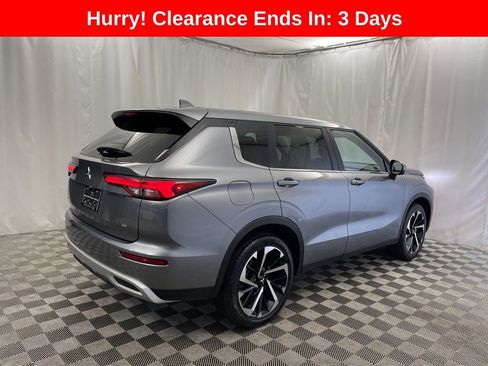 Used 2024 Mitsubishi Outlander SE Black Edition image 3