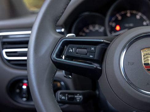 Certified 2026 Porsche Macan image 30