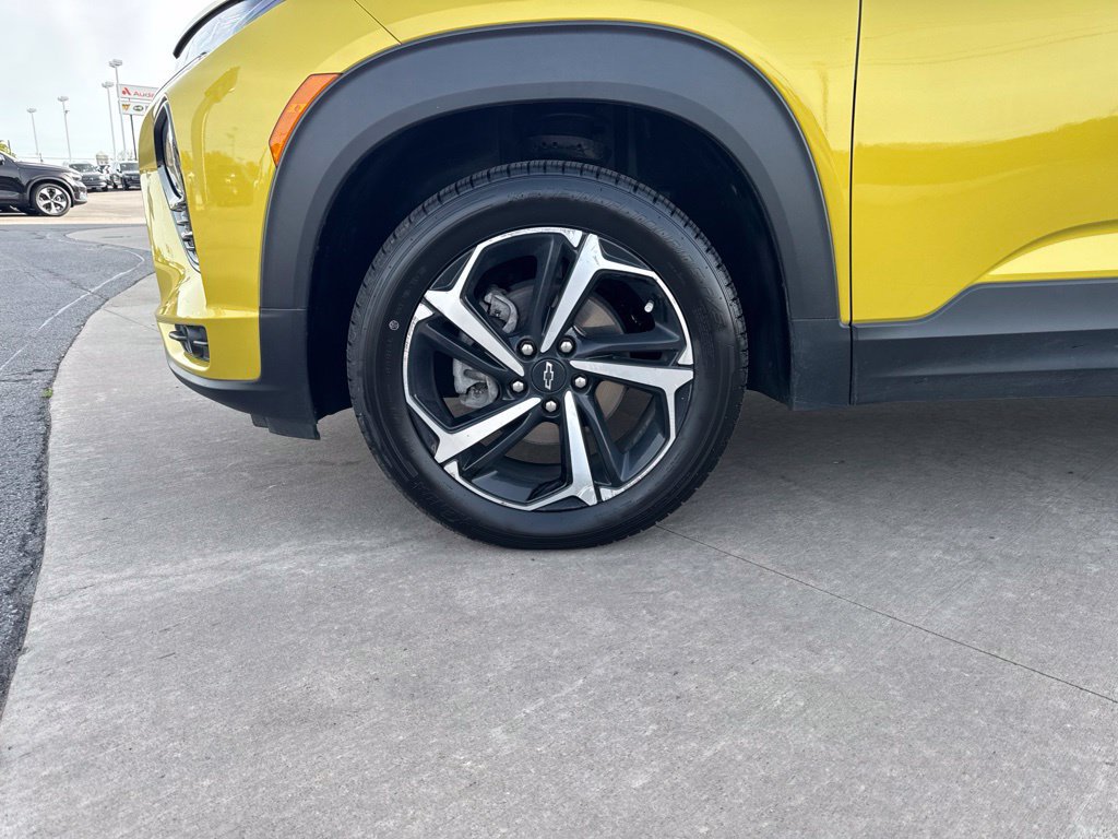 Used 2023 Chevrolet TrailBlazer RS w/ Sun and Liftgate Package AWD/4WD image 9