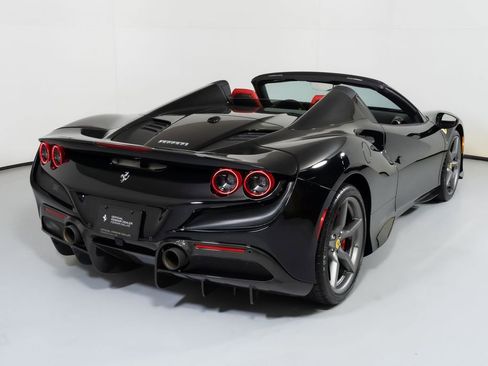 Used 2023 Ferrari F8 Tributo RWD image 2
