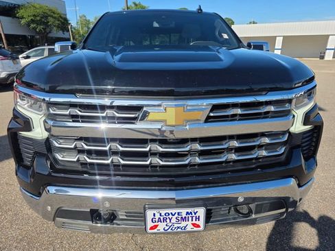 Used 2023 Chevrolet Silverado 1500 LTZ w/ LTZ Convenience Package II AWD/4WD image 3