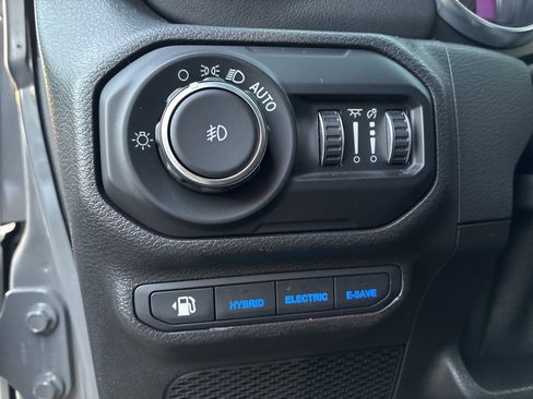 Used 2021 Jeep Wrangler Unlimited Sahara w/ Cold Weather Group image 11