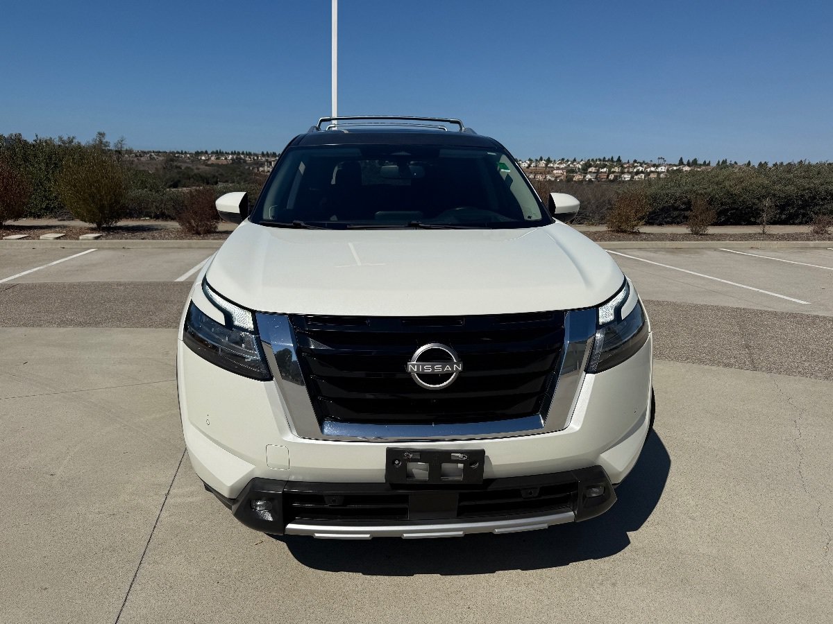 Used 2022 Nissan Pathfinder Platinum w/ Cargo Package AWD/4WD image 4