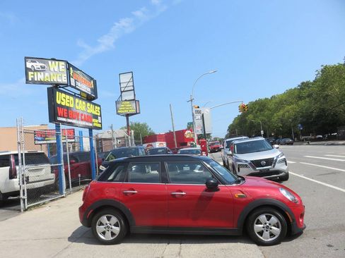 Used 2015 MINI Cooper 4-Door Hardtop FWD image 9