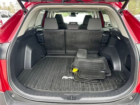 Used 2022 Toyota RAV4 XLE w/ Convenience Package image 19