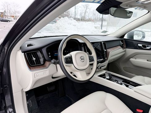 Used 2022 Volvo XC60 B5 Momentum w/ Climate Package image 13