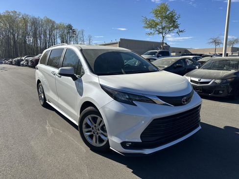 Used 2025 Toyota RAV4 XSE w/ Weather Package AWD/4WD image 99