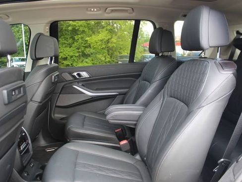 Used 2022 BMW X7 xDrive40i w/ Executive Package AWD/4WD image 28