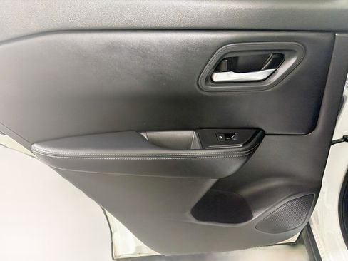 Used 2025 Nissan Rogue SV AWD/4WD image 24