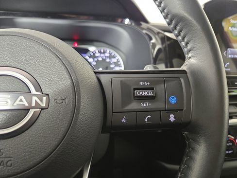 Used 2022 Nissan Pathfinder SL w/ SL Premium Package image 17