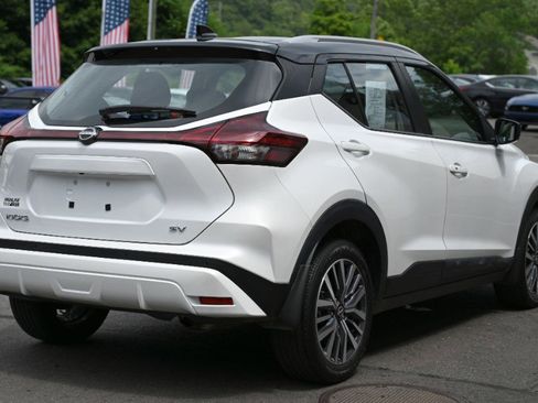 Used 2023 Nissan Kicks SV image 8