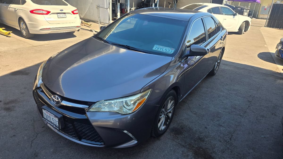 Used 2017 Toyota Camry SE FWD image 2
