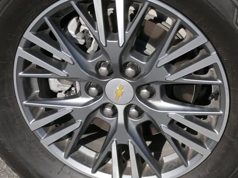 Used 2025 Chevrolet Traverse LT image 11