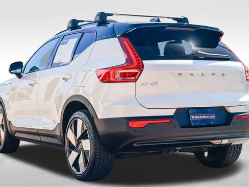 Used 2023 Volvo XC40 Recharge Plus image 5