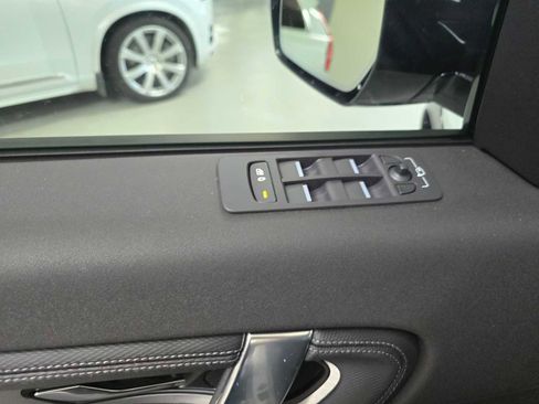 Certified 2025 Land Rover Discovery Sport Dynamic SE image 24