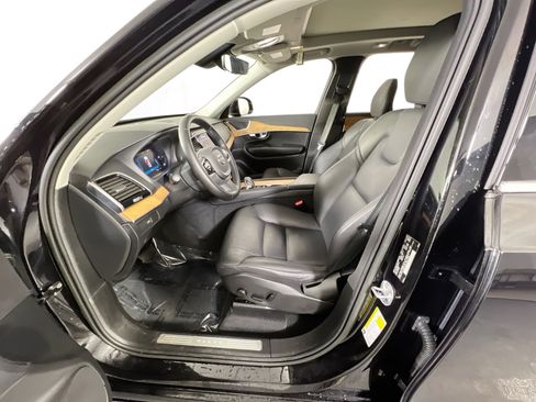 Used 2023 Volvo XC90 B6 Plus image 21