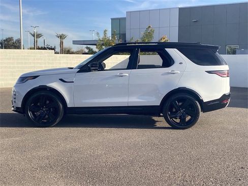 Used 2025 Land Rover Discovery Metropolitan Edition image 20