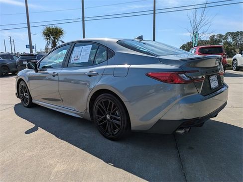 Used 2025 Toyota Camry SE image 6