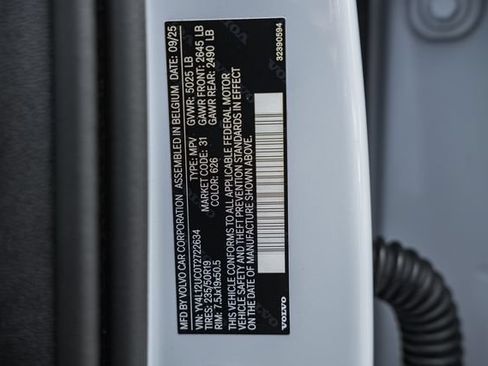 Used 2026 Volvo XC40 B5 Plus AWD/4WD image 40