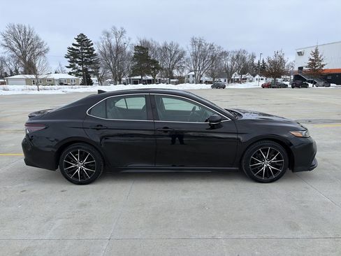 Used 2022 Toyota Camry SE image 30