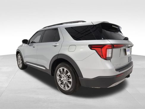 Used 2025 Ford Explorer Active w/ Active Comfort Package AWD/4WD image 2