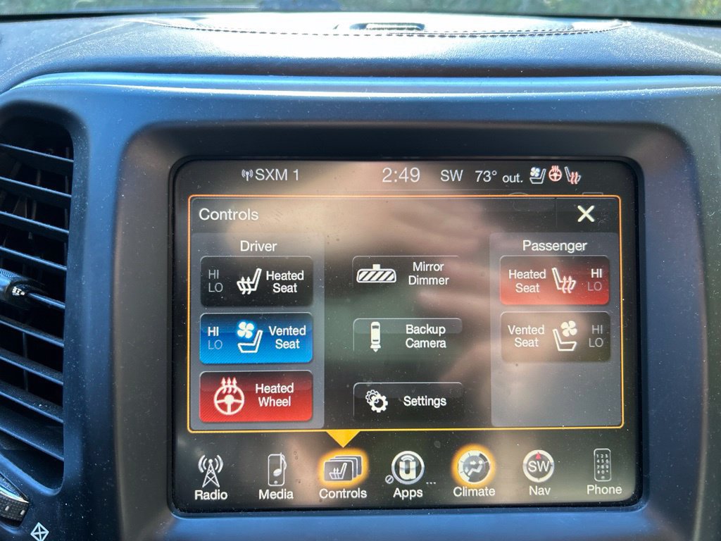 Used 2017 Jeep Cherokee Overland AWD/4WD image 25