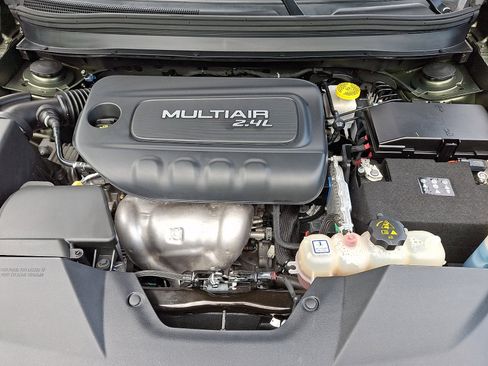 Certified 2019 Jeep Cherokee Latitude Plus AWD/4WD image 27
