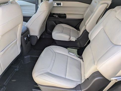 Used 2022 Ford Explorer Platinum w/ Equipment Group 601A image 18