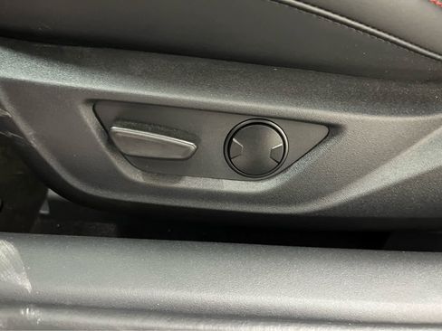 Used 2025 Ford Mustang GT Premium image 18