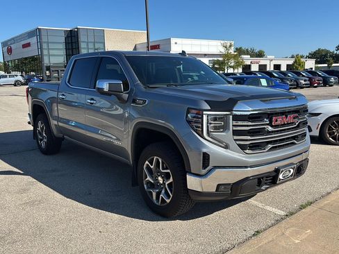 Used 2023 GMC Sierra 1500 SLT w/ SLT Premium Package AWD/4WD image 2