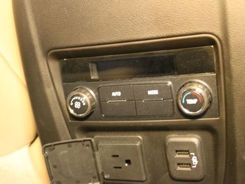 Used 2019 Buick Enclave Essence w/ Sun And Navigation Package image 16