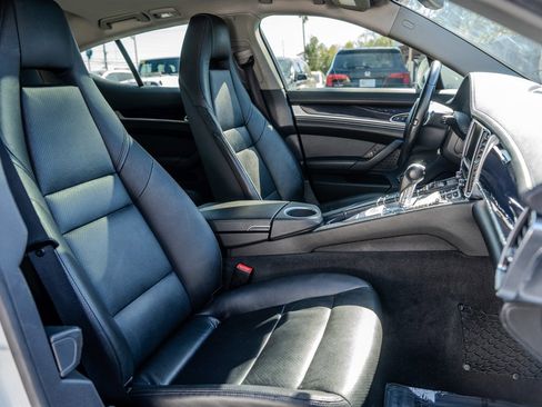 Used 2014 Porsche Panamera 4 image 30