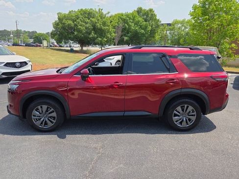 Used 2025 Nissan Pathfinder SV FWD image 4