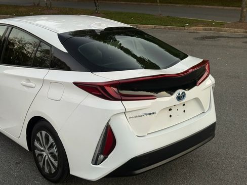 Used 2018 Toyota Prius Prime Plus w/ Carpet Mat Package image 5