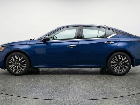 Used 2025 Nissan Altima 2.5 SV image 3
