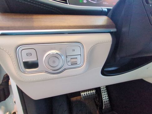 Used 2026 Mercedes-Benz GLS 450 4MATIC image 11