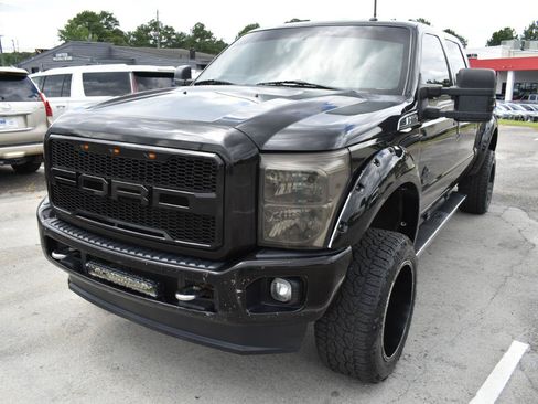Used 2015 Ford F250 Platinum w/ FX4 Off-Road Package AWD/4WD image 2
