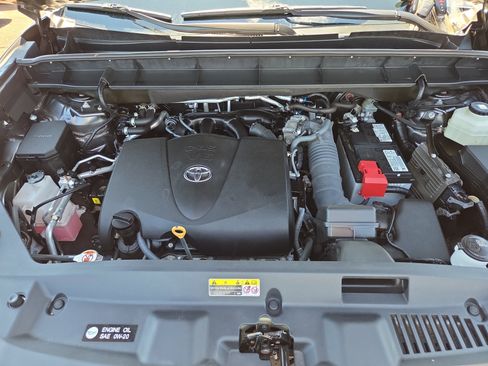 Used 2021 Toyota Highlander XLE AWD/4WD image 31