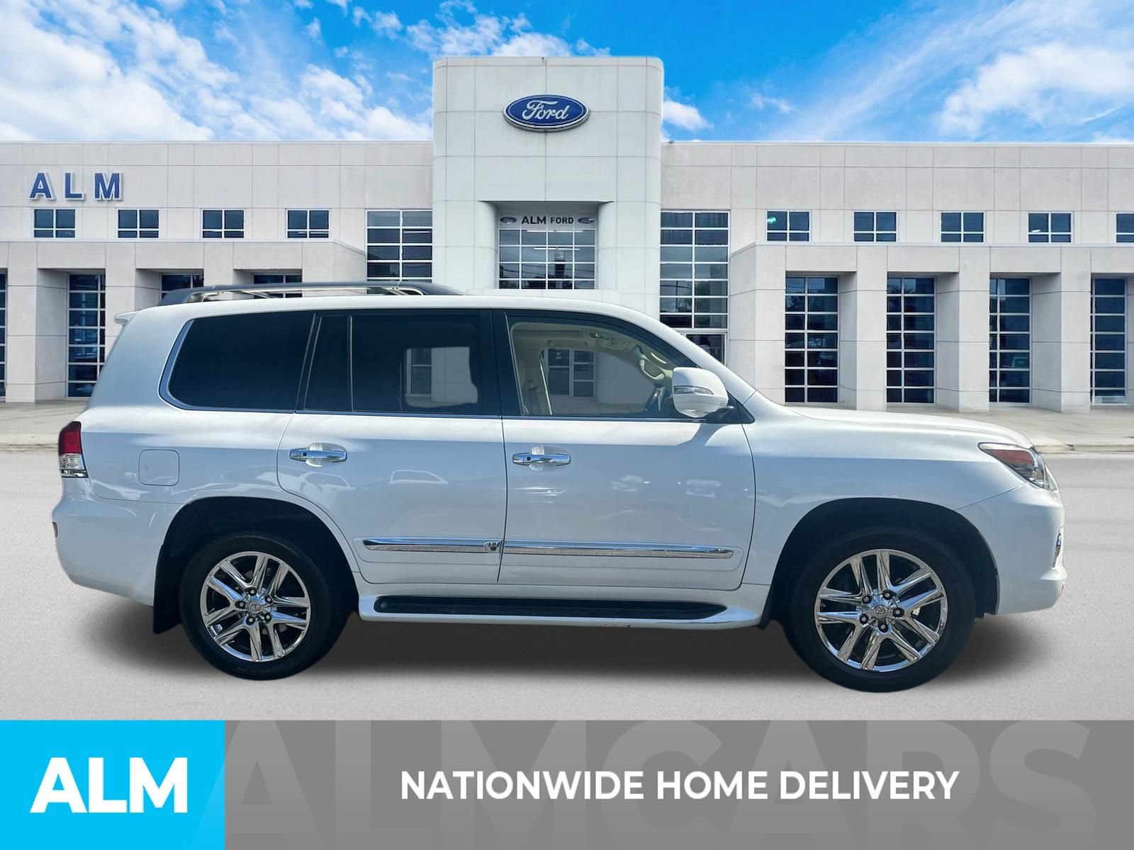 Used 2015 Lexus LX 570 4WD w/ Luxury Package image 4