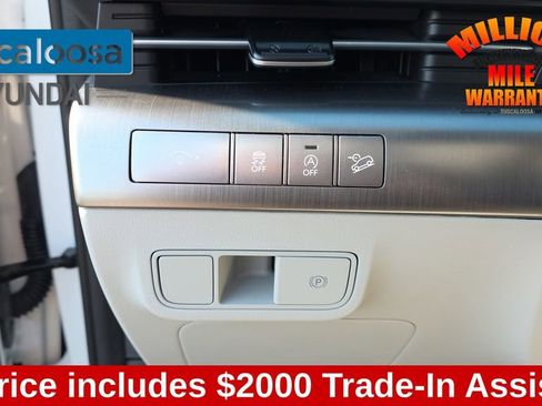 Used 2025 Hyundai Kona SE image 14