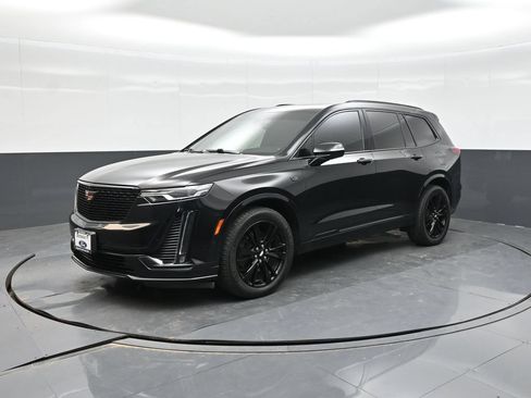 Used 2022 Cadillac XT6 Premium Luxury w/ Technology Package FWD image 17