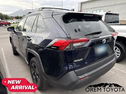 Used 2021 Toyota RAV4 XLE w/ XLE Grade Weather Package AWD/4WD image 19