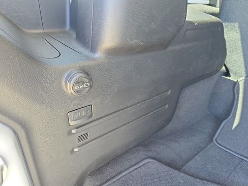 Used 2025 Jeep Wrangler Unlimited Sahara AWD/4WD image 31