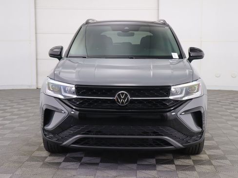 Certified 2024 Volkswagen Taos SE image 2