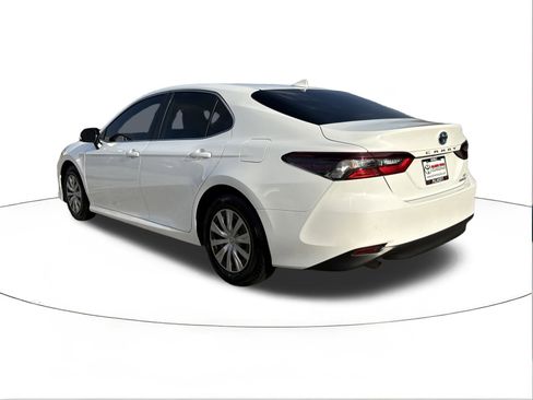 Used 2022 Toyota Camry LE image 5