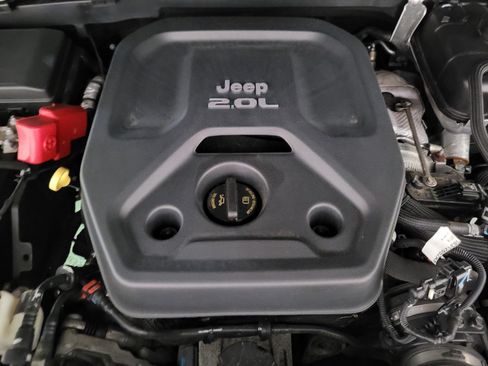 Used 2019 Jeep Wrangler Unlimited Sahara AWD/4WD image 30