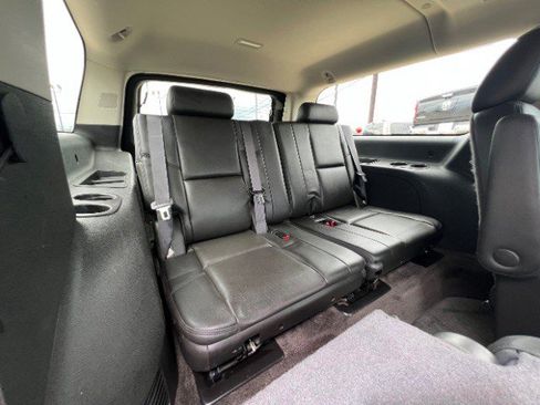 Used 2014 Cadillac Escalade ESV Luxury RWD image 30