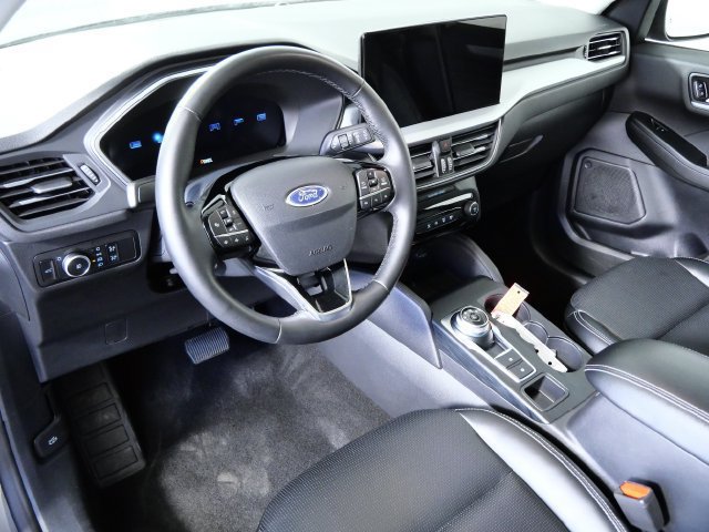 Certified 2025 Ford Escape Platinum AWD/4WD image 3