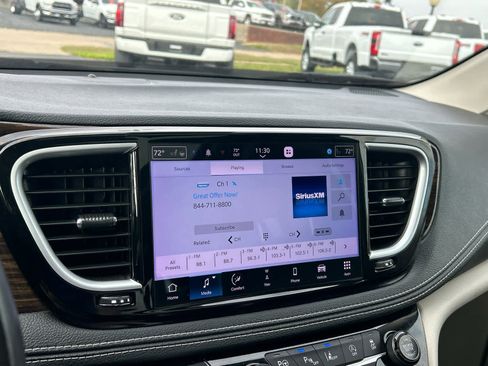Used 2022 Chrysler Pacifica Limited image 47