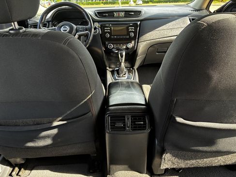 Used 2017 Nissan Rogue SV AWD/4WD image 29